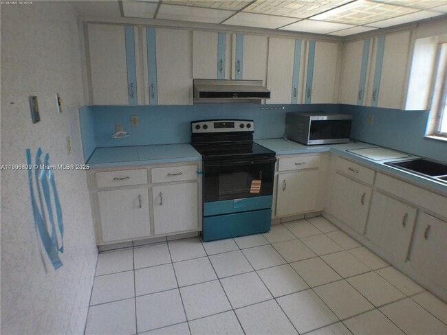 Building Photo - 5360 Fletcher St