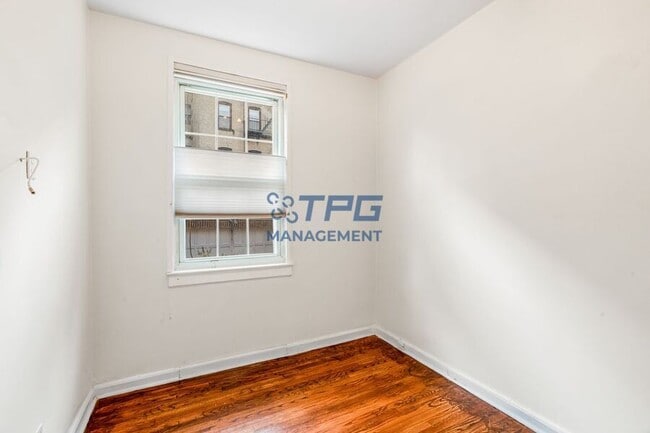 Building Photo - 121 Bentley Ave