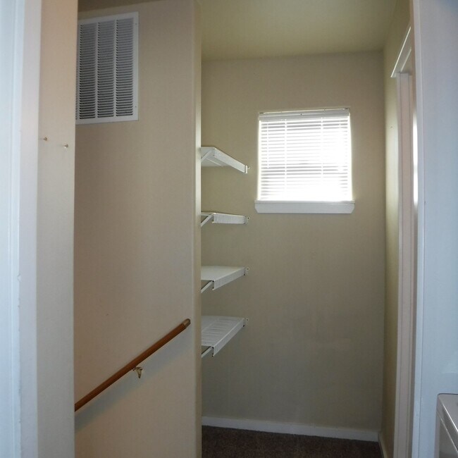 Building Photo - 2 Bed/2.5 Bath Unit Convenient to Old Mill - Doanna Way