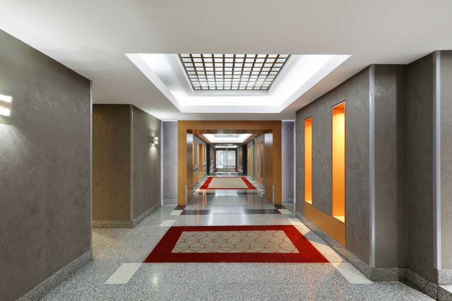 Interior Photo - Park Towers South