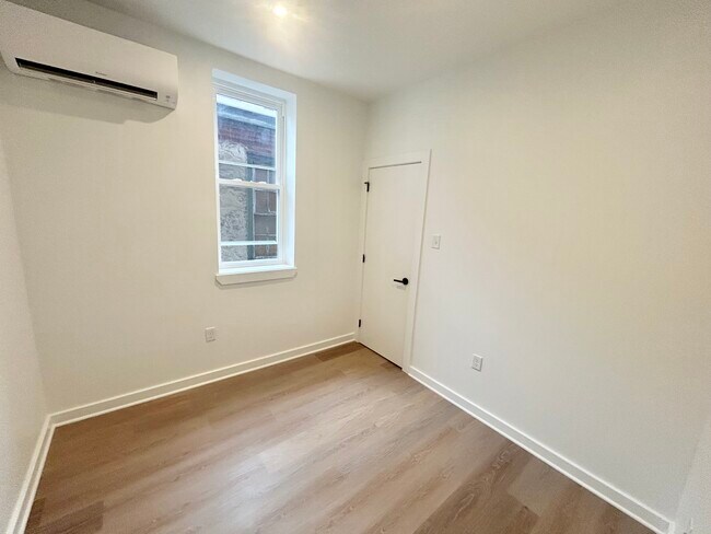 Building Photo - 2725 W Girard Ave