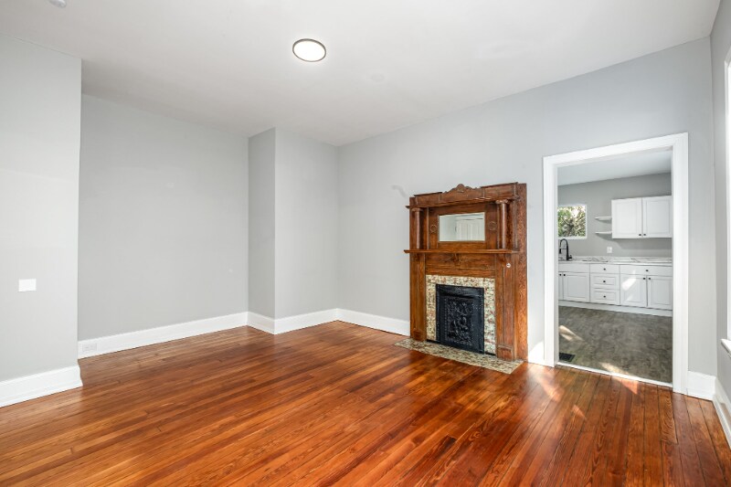 Building Photo - 118 E 19th St