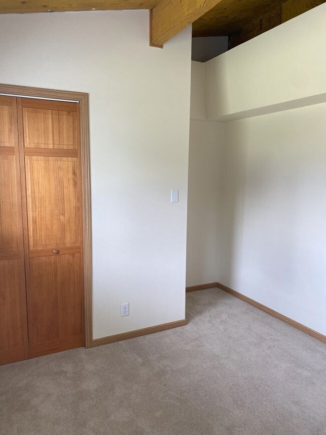 Building Photo - East End 3 Bedroom