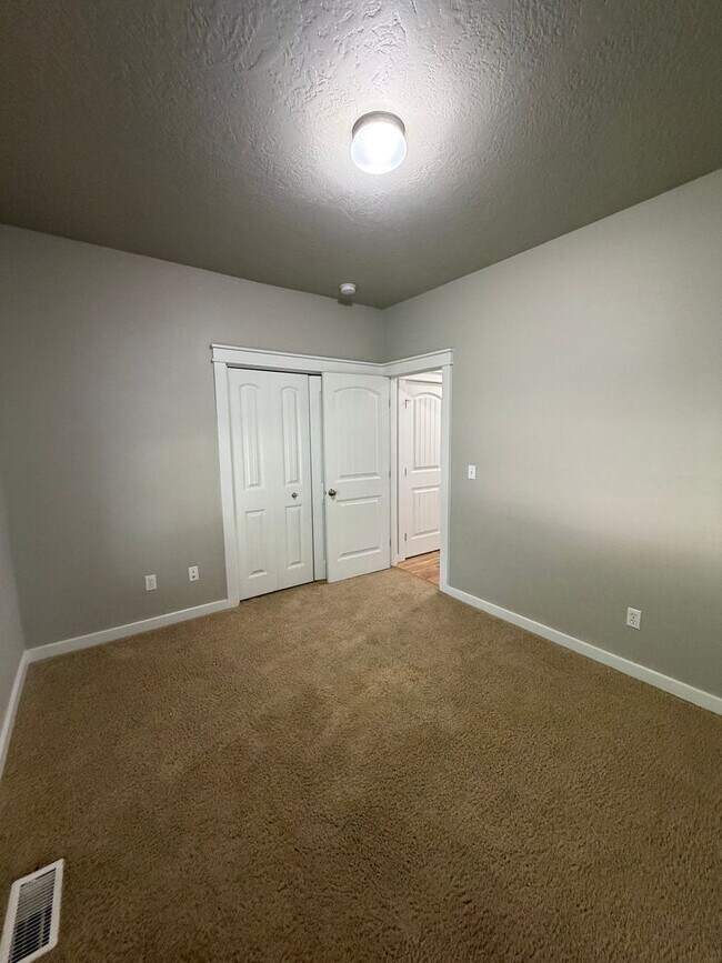 Building Photo - Jayden Village Sub: 4 Bedroom 2 Bath with Community Pool Ten Mile and Ustick