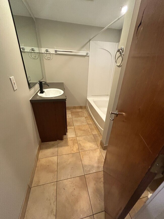 Building Photo - 909-911 Connecticut