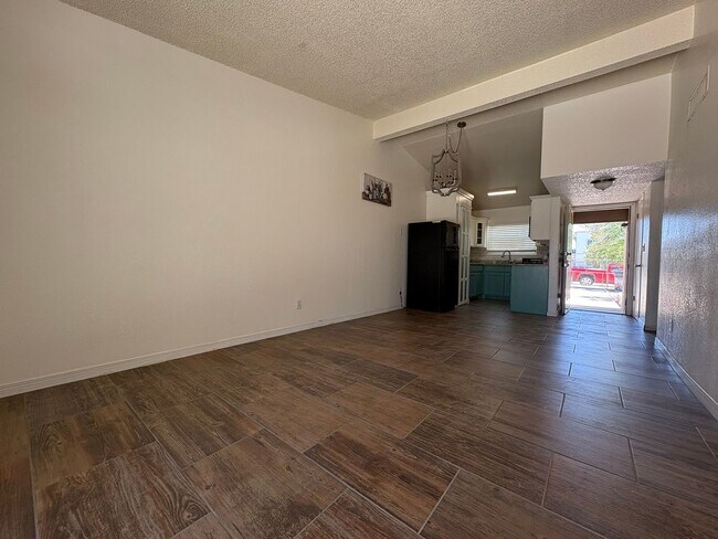Building Photo - Lower valley duplex for rent