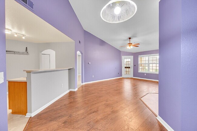 Building Photo - $1,650- 1 Bed, 1 Bath Condo in Aurora with...