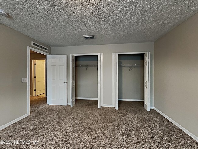 Building Photo - 5596 Ashleigh Park Dr