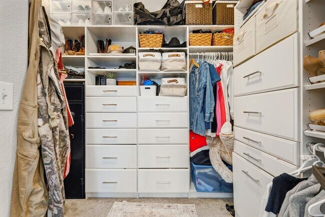 Building Photo - 2206 Hermia St