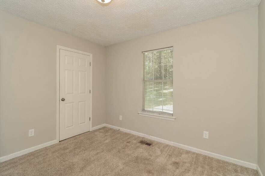 Building Photo - 71 Brooke Dr