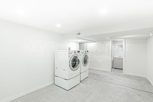 Building Photo - 421 N Stuart St