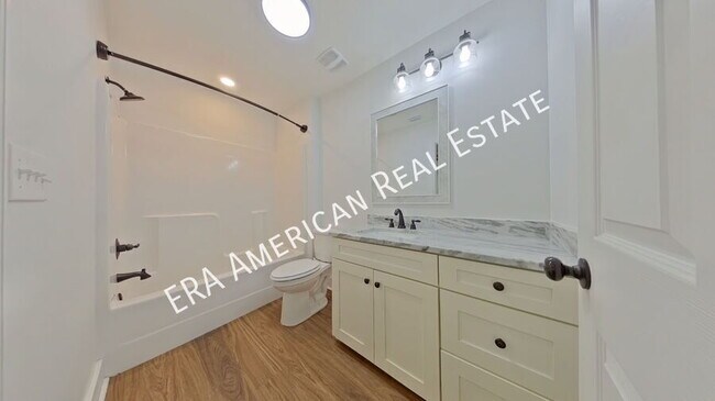 Building Photo - 816 W Walnut Ave