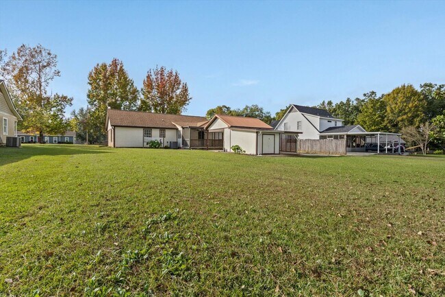 Building Photo - Charming Fairhope Home for Rent – Convenient Location & Great Outdoor Space!