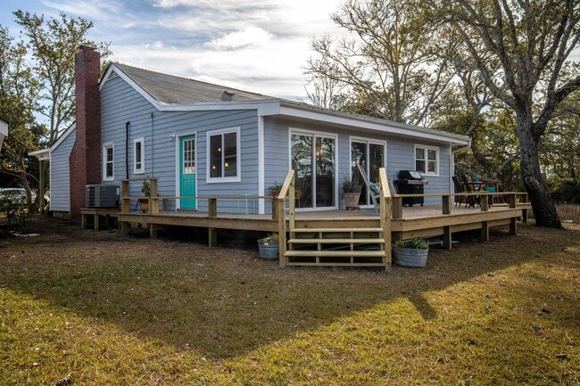 Building Photo - Marsh View Beaufort Home Available Now