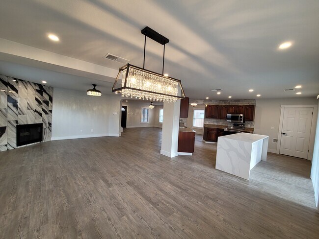 Building Photo - 303 Edgewood Cv