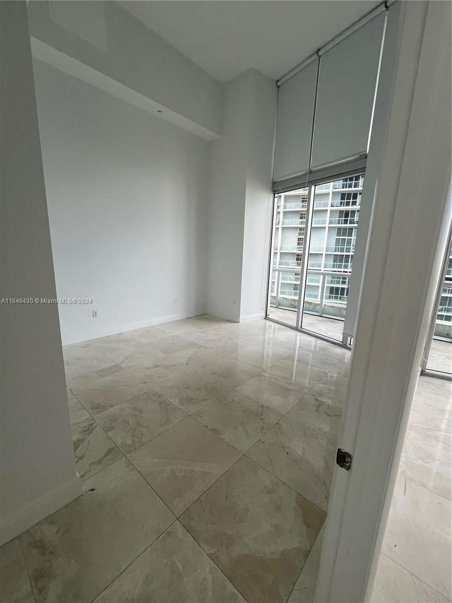 Building Photo - 495 Brickell Ave