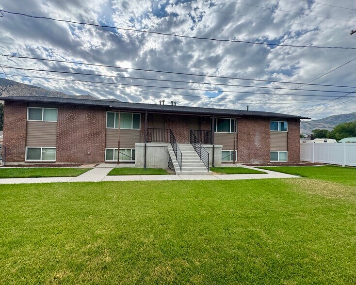 Building Photo - 632 N Main St