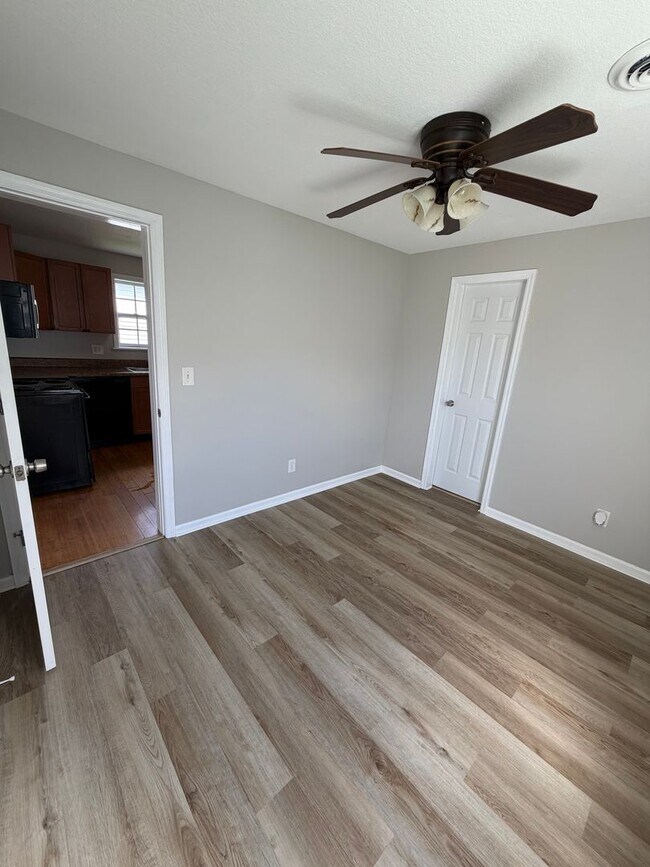 Building Photo - Two bed 1 bath Maryville City Home Available Now