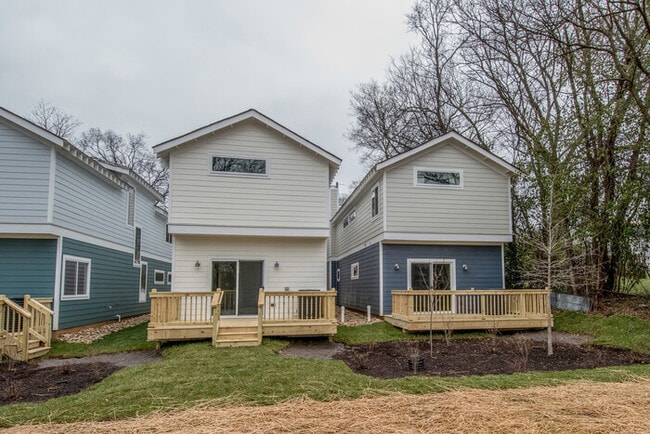 Building Photo - Large East Nashville Modern House - 3 Bedr...