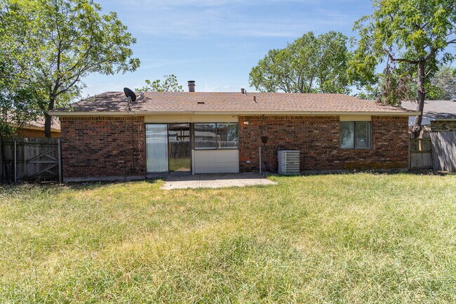 Building Photo - Charming 3-Bedroom Home in Fort Worth