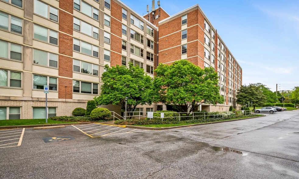 Building Photo - 4401 Roland Ave