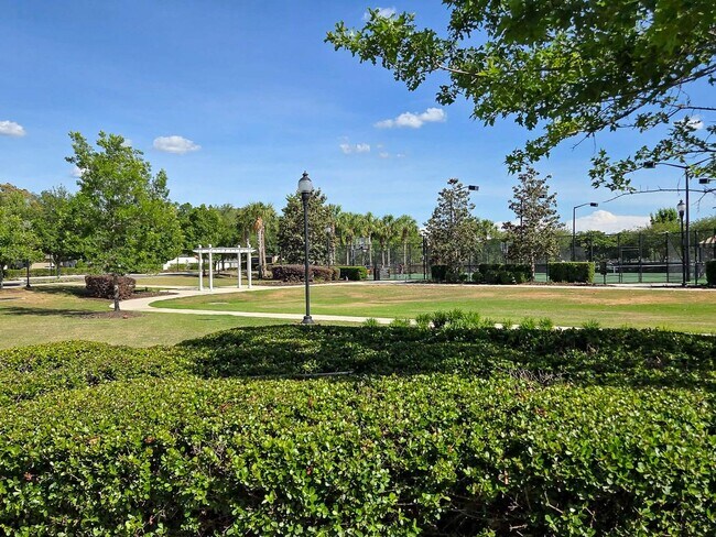 Building Photo - Modern-Luxury 5/3 in Oakmont