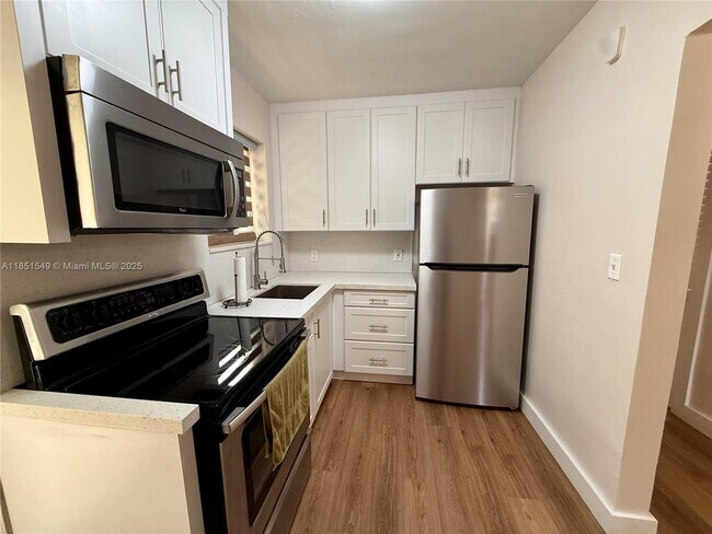 Building Photo - 3625 NW Flagler Terrace