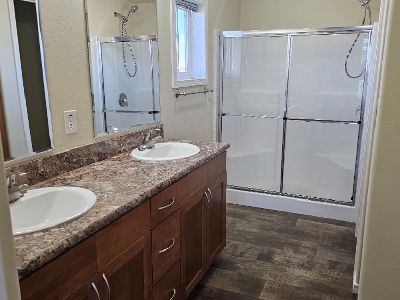 Building Photo - 5745 Bar 10 Rd