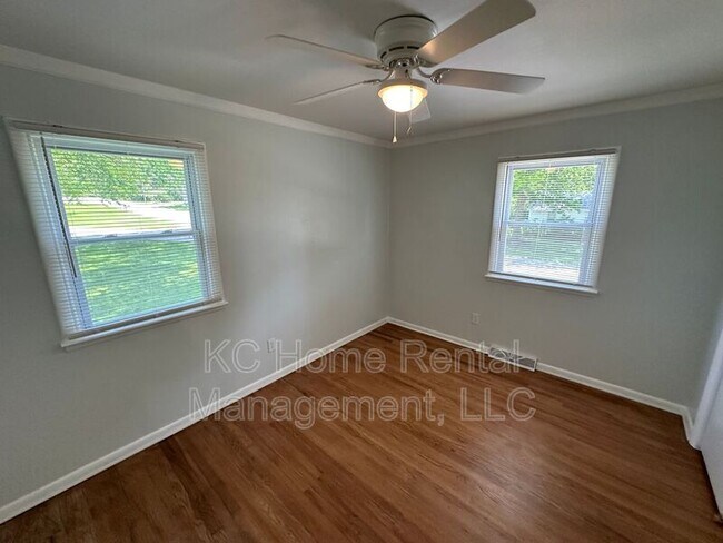 Building Photo - 7219 Ridge Ave