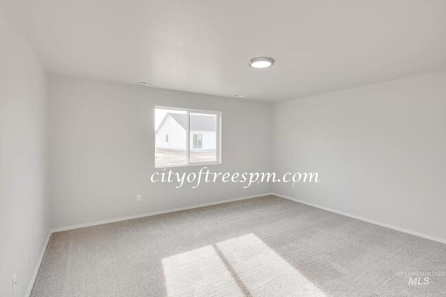 Building Photo - Beautiful Home in South Nampa