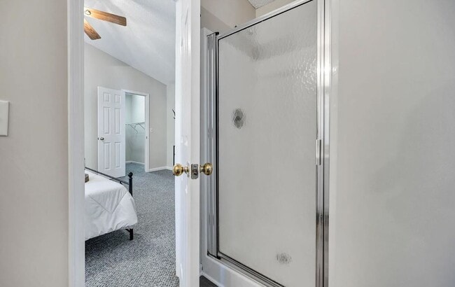 Building Photo - 418 Creek Side Ln