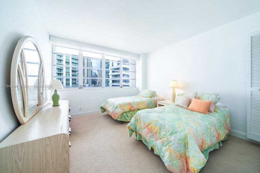 Building Photo - 1408 Brickell Bay Dr