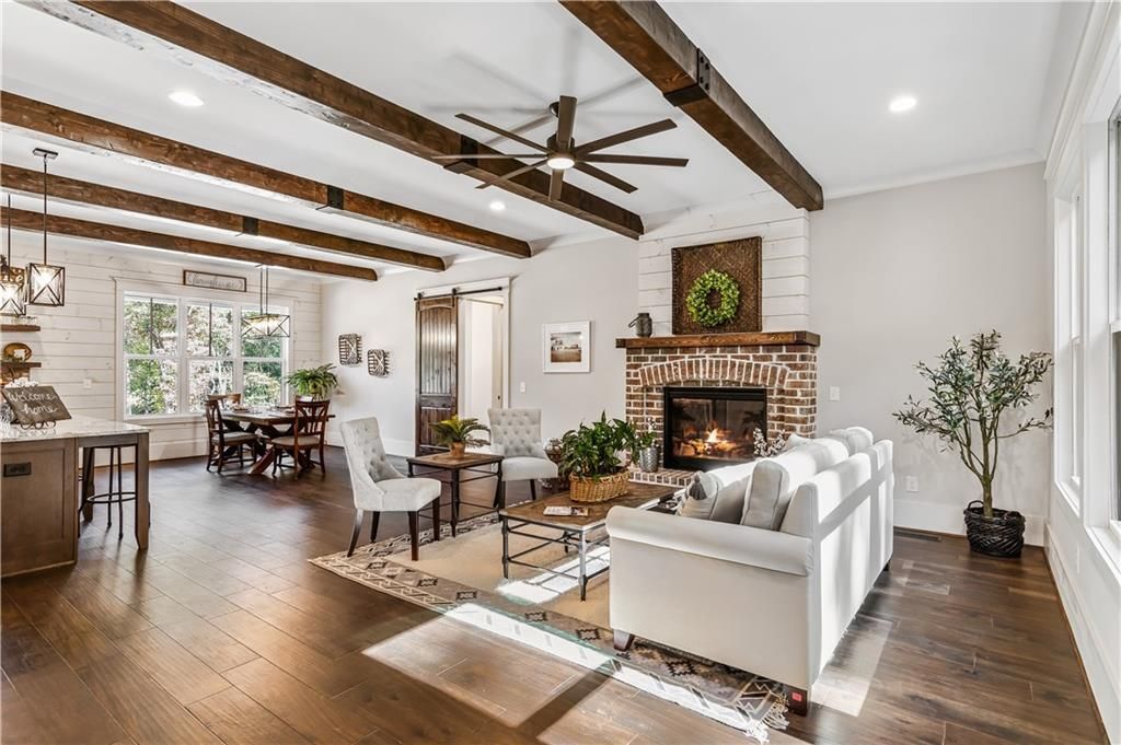 Building Photo - 6 Whisper Pl