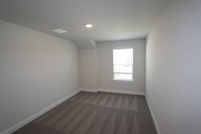 Building Photo - 2901 Mary Elizabeth Dr
