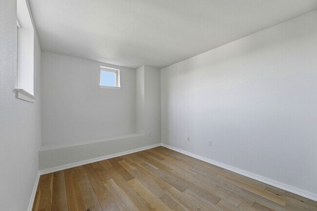 Building Photo - 1375 Lick Ave