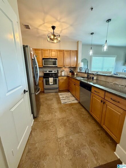 Building Photo - 475 River Forest Ln