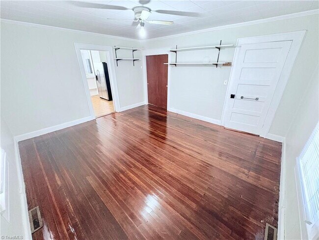 Building Photo - Updated 2 bedroom with beautiful Hardwood Floors!