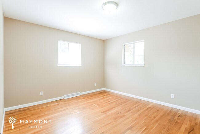 Building Photo - Spacious 4 Bedroom Home