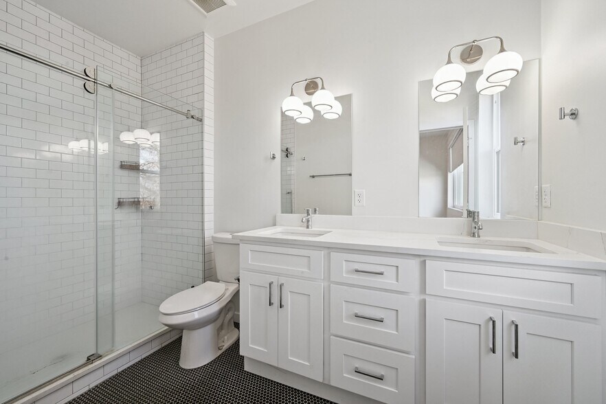 Building Photo - 1070 Balsam St