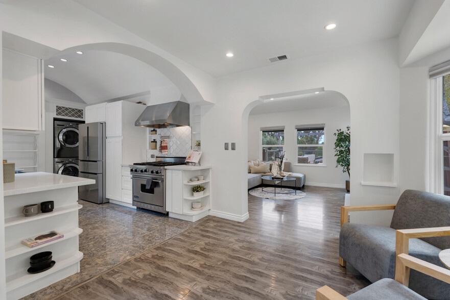 Building Photo - 19419 Oxnard St