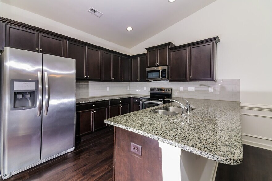 Building Photo - 78 N Great White Way