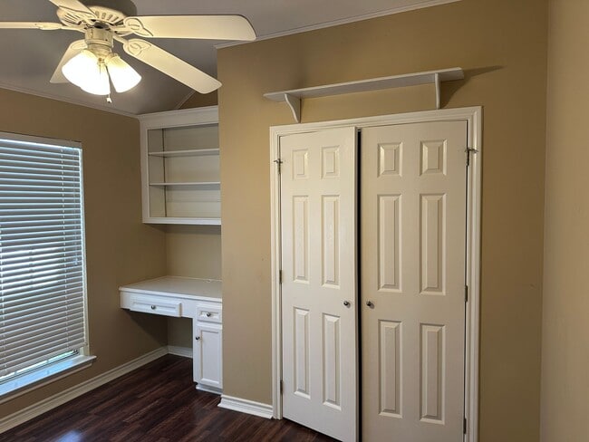 Building Photo - College Station -3 bedroom/2 bath - Fenced in back yard and House is in an EXCELLENT LOCATION