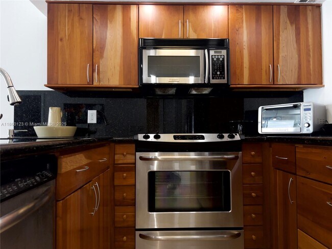 Building Photo - 345 Ocean Dr