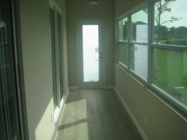 Building Photo - 340 Mansfield Dr
