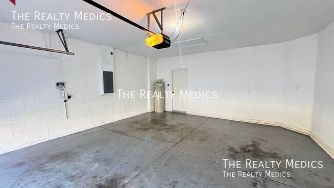 Building Photo - 626 Fern Lake Dr