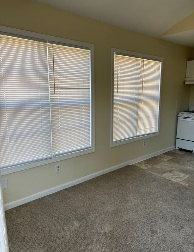 Building Photo - NOW LEASING — Bungalow Tiny Home In Winston-Salem!