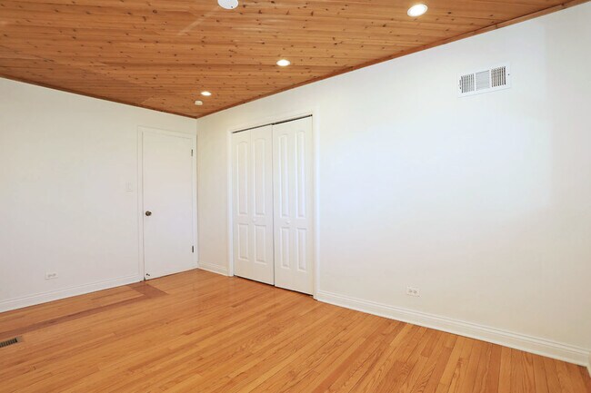 Building Photo - 409 Lexington Dr