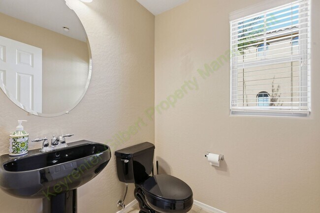 Building Photo - Beautiful Home in the Highly Desirable Lyon's Gate Community!