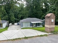 Building Photo - Beautifully Updated 2 Bedroom 1 Bathroom Home - Move-In Ready!