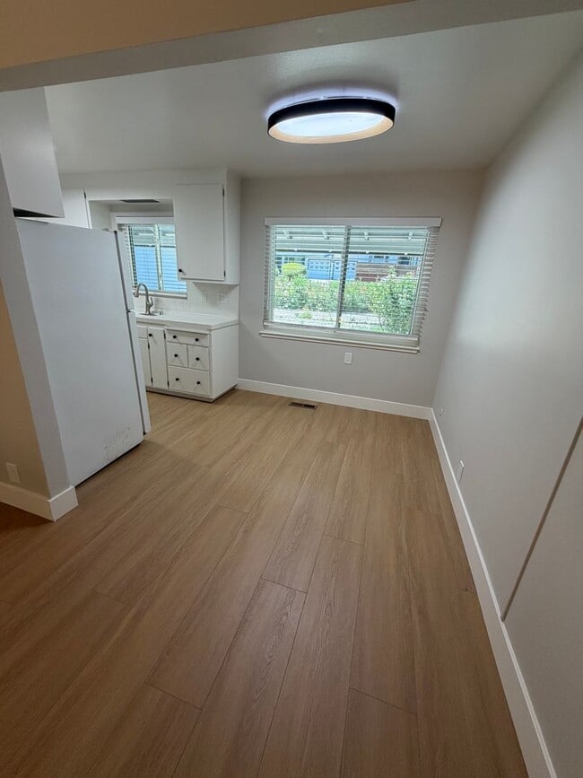 Building Photo - 3 Bed 2 Bath Duplex W/ Garage In Moraga